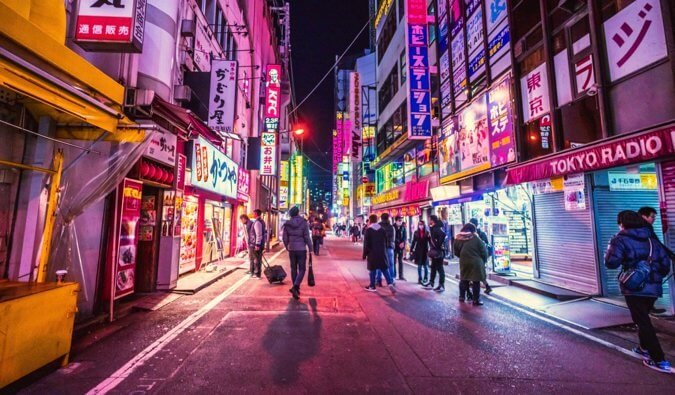 Solo Travel & Socializing In Tokyo Hostels To Connect And Explore